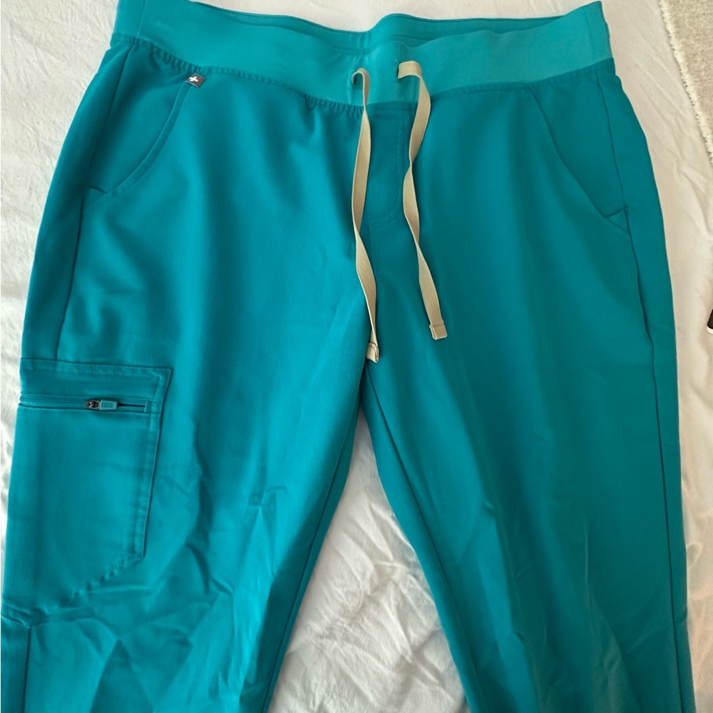 FIGS SET - Scrub Top and Pants in Color TEAL - Picture 4 of 7